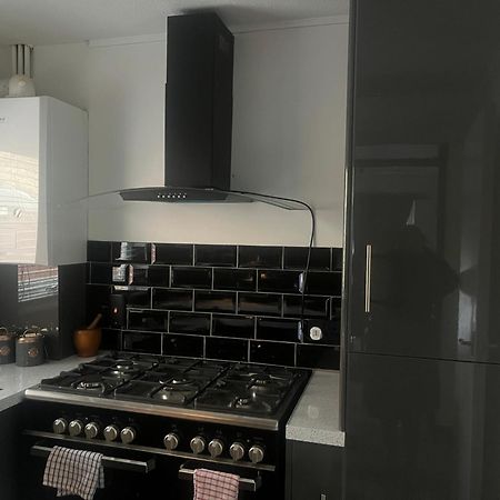 Queenomega'S Home Stay Londen Buitenkant foto