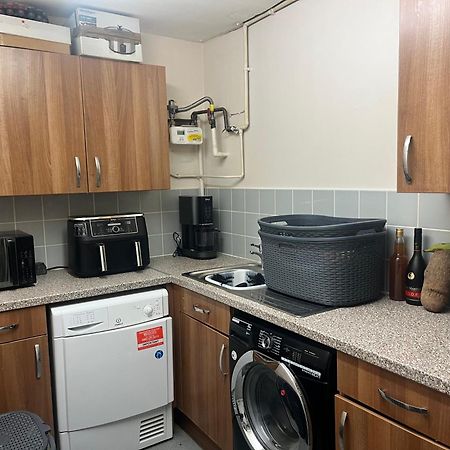 Queenomega'S Home Stay Londen Buitenkant foto